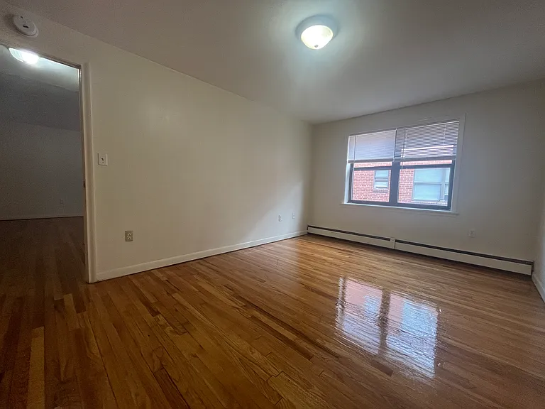 241 Laurel St #B5 — Photo 2