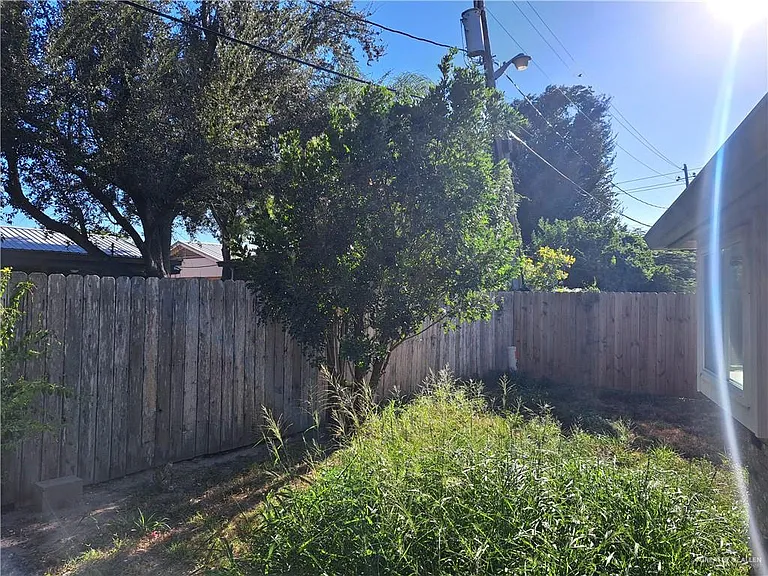 2813 Hawk Ct — Photo 17