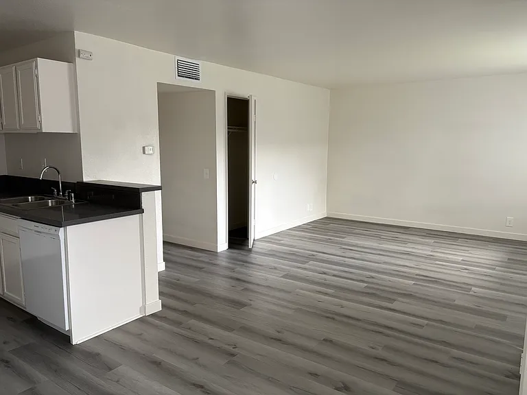 1319 Peckham St #19 — Photo 21