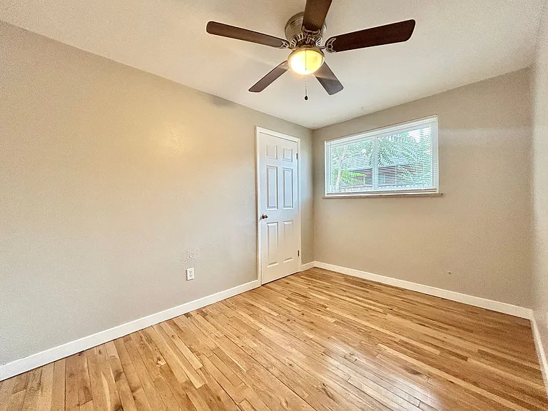 3825 S King Street — Photo 8