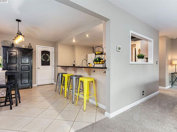 4th image of 943 Lido Cir
