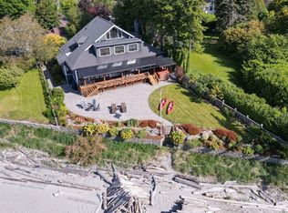 3905 A Cadboro Bay Rd, Saanich, BC V8N4G3