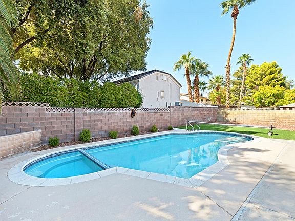 Gorgeous backyard with pool and spa!