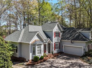 25 Riverboat Ln E, Hartfield, VA 23071