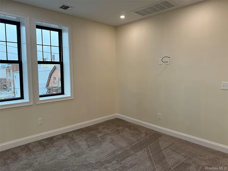 162 2nd St #4 — Photo 10