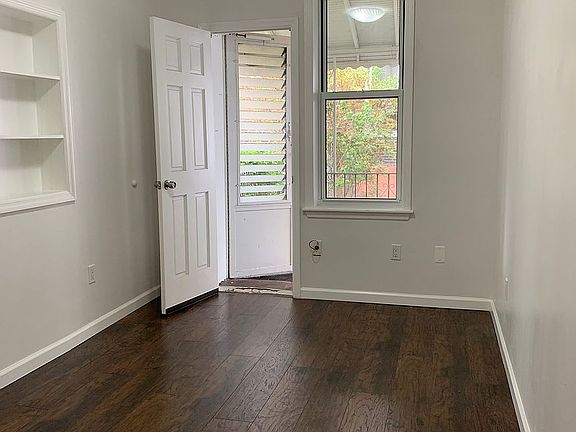 4th image of 427 Irving Ave Floor 2