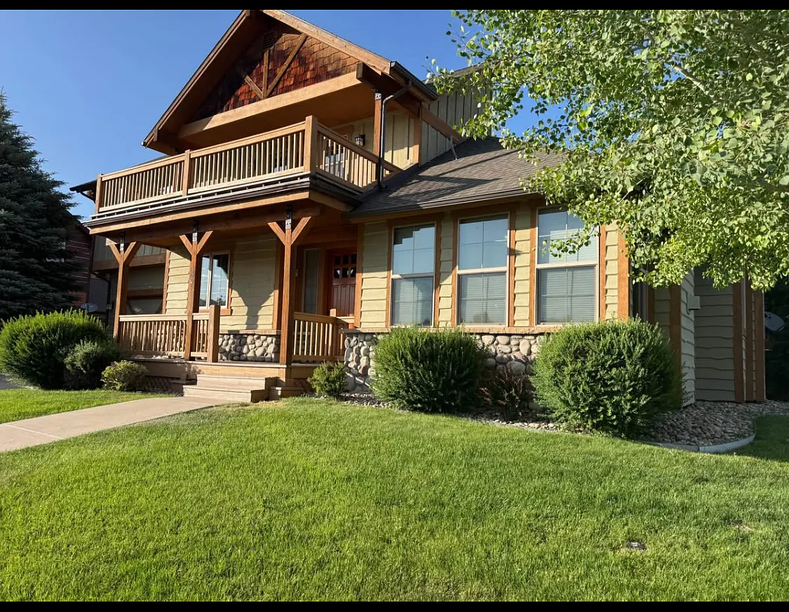 3 bed, 2.5 bath, 1935 sqft, $4,300 — Photo 1