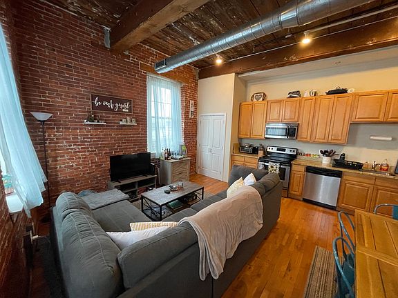 4th image of 21 E Columbia Ave APT 206