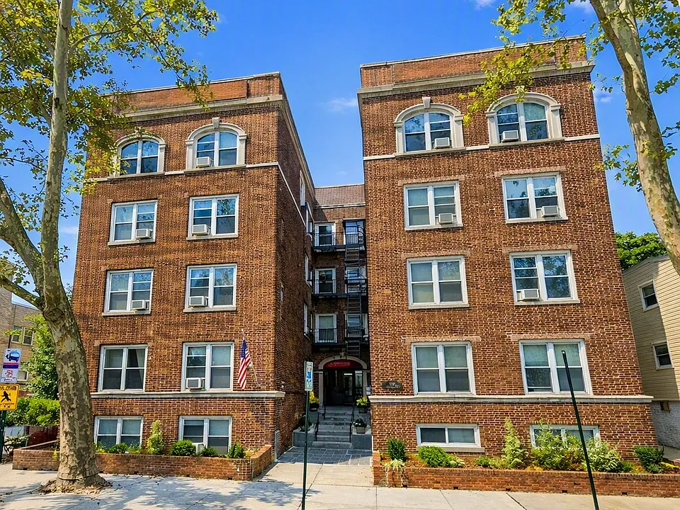 7411 John F Kennedy Blvd E #303