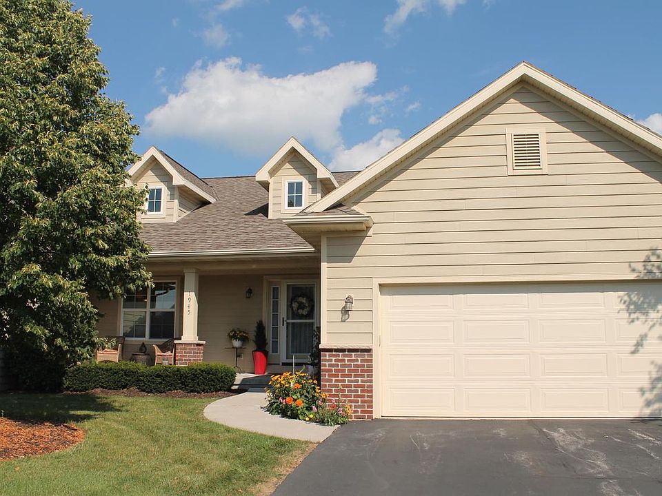 1945 Blue Spruce COURT, Grafton, WI 53024 | Zillow