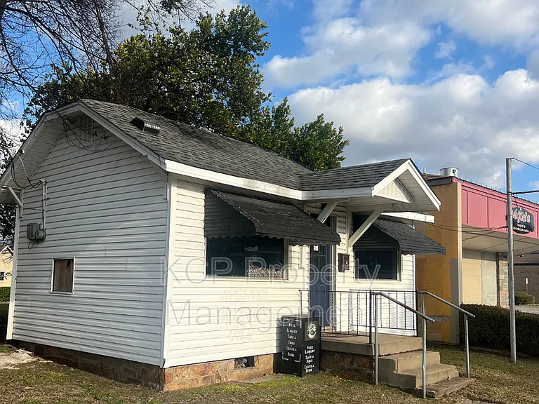 1715 Rogers Ave — Photo 1