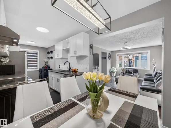 18 F Callingwood Ct NW, Edmonton, AB T5T 0H5