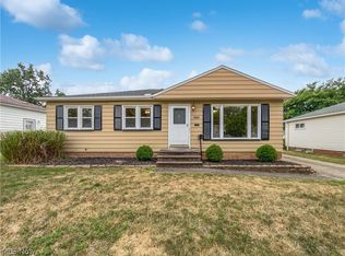 7264 Glenn Oval Dr, Parma, OH 44130