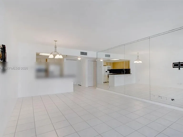 2301 Collins Ave #817 — Photo 11