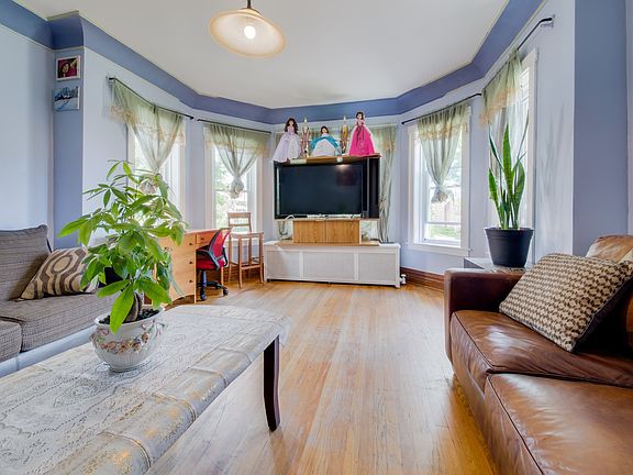 3rd image of 6007 W Eddy St