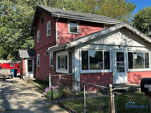 3rd image of 2061 Grange St