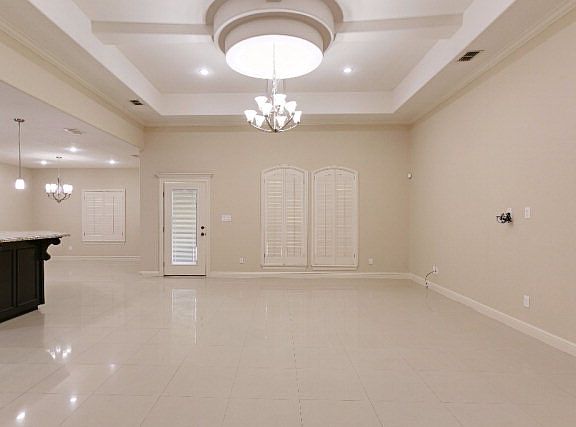 4th image of 3005 Iris Ave