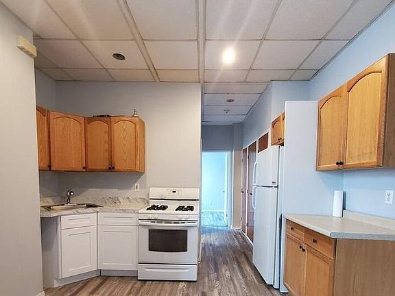 2nd image of 28 Brooklyn Ave APT 1B