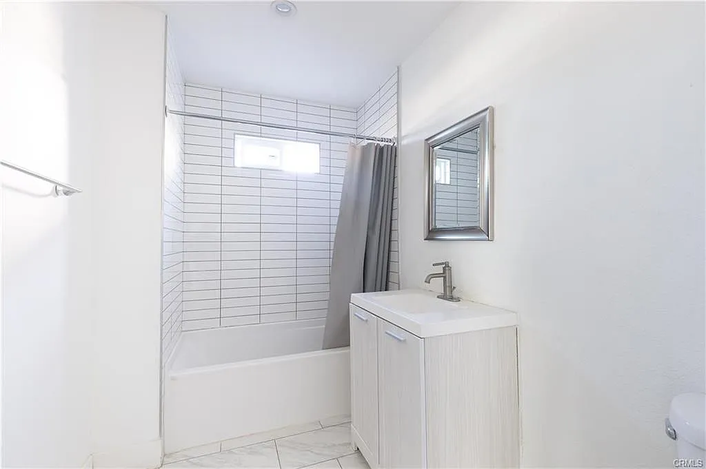 2 bed, 800 sqft, $2,760 — Photo 4