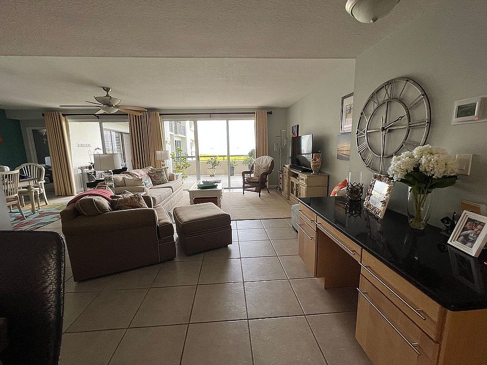 Living room & Bay view