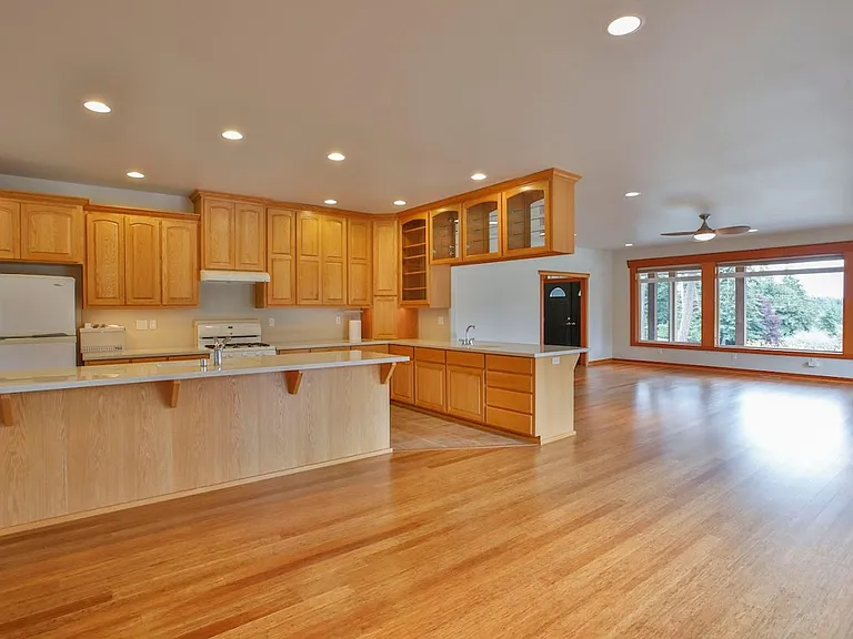 2385 Lake Forest Dr — Photo 9