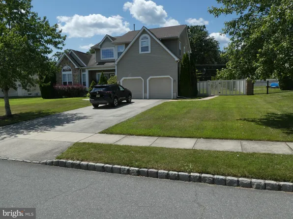 122 White Cedar Dr, Sicklerville, NJ 08081