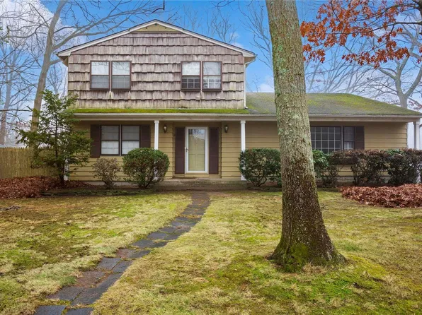 2 Erie Court, Miller Place, NY 11764