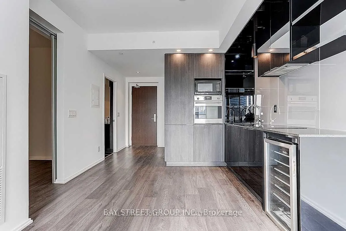 2 bed, $2,500 — Photo 4