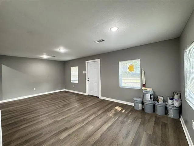 135 Rosewood Dr — Photo 12