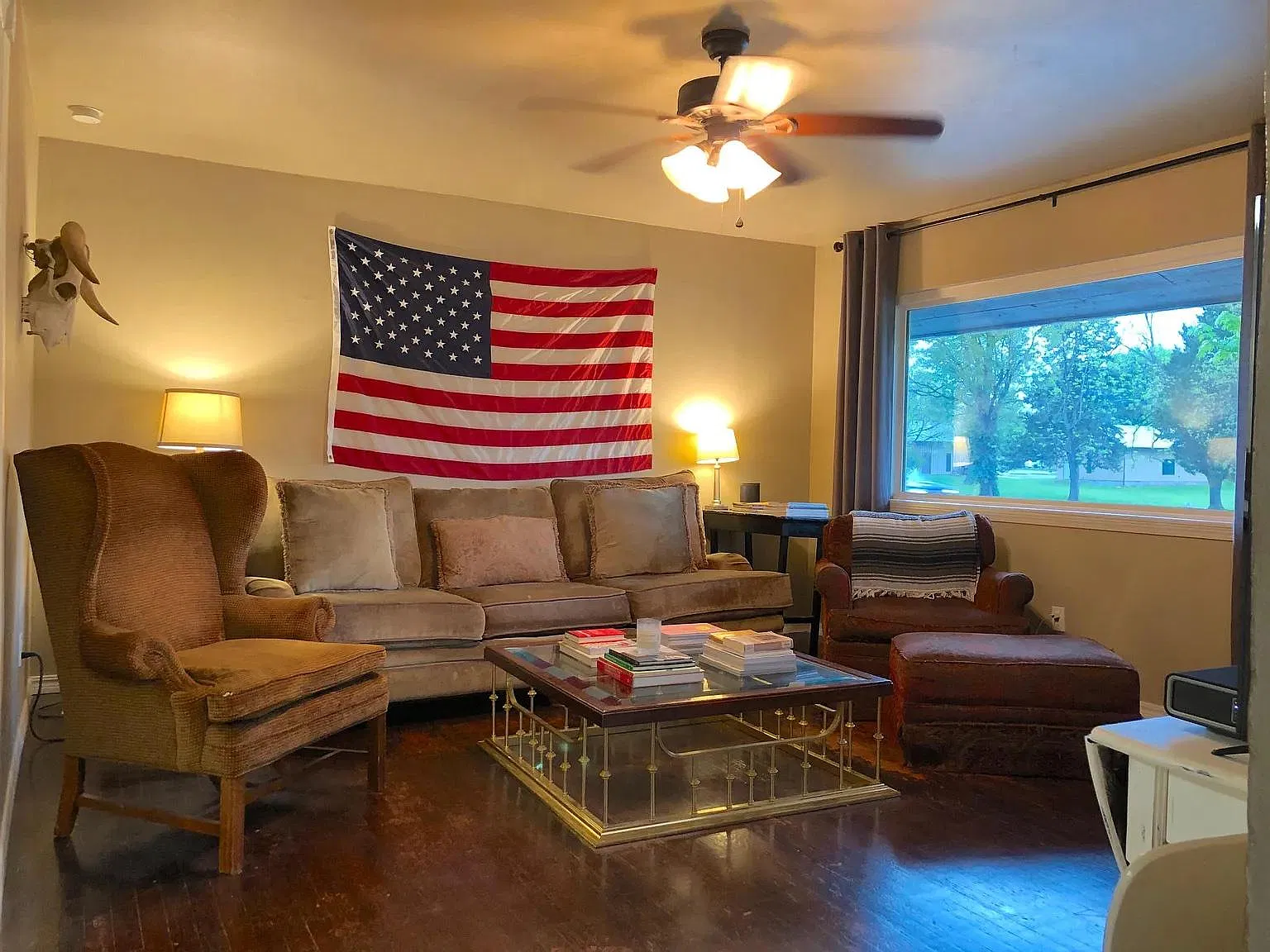 3 bed, 1136 sqft, $1,700 — Photo 2