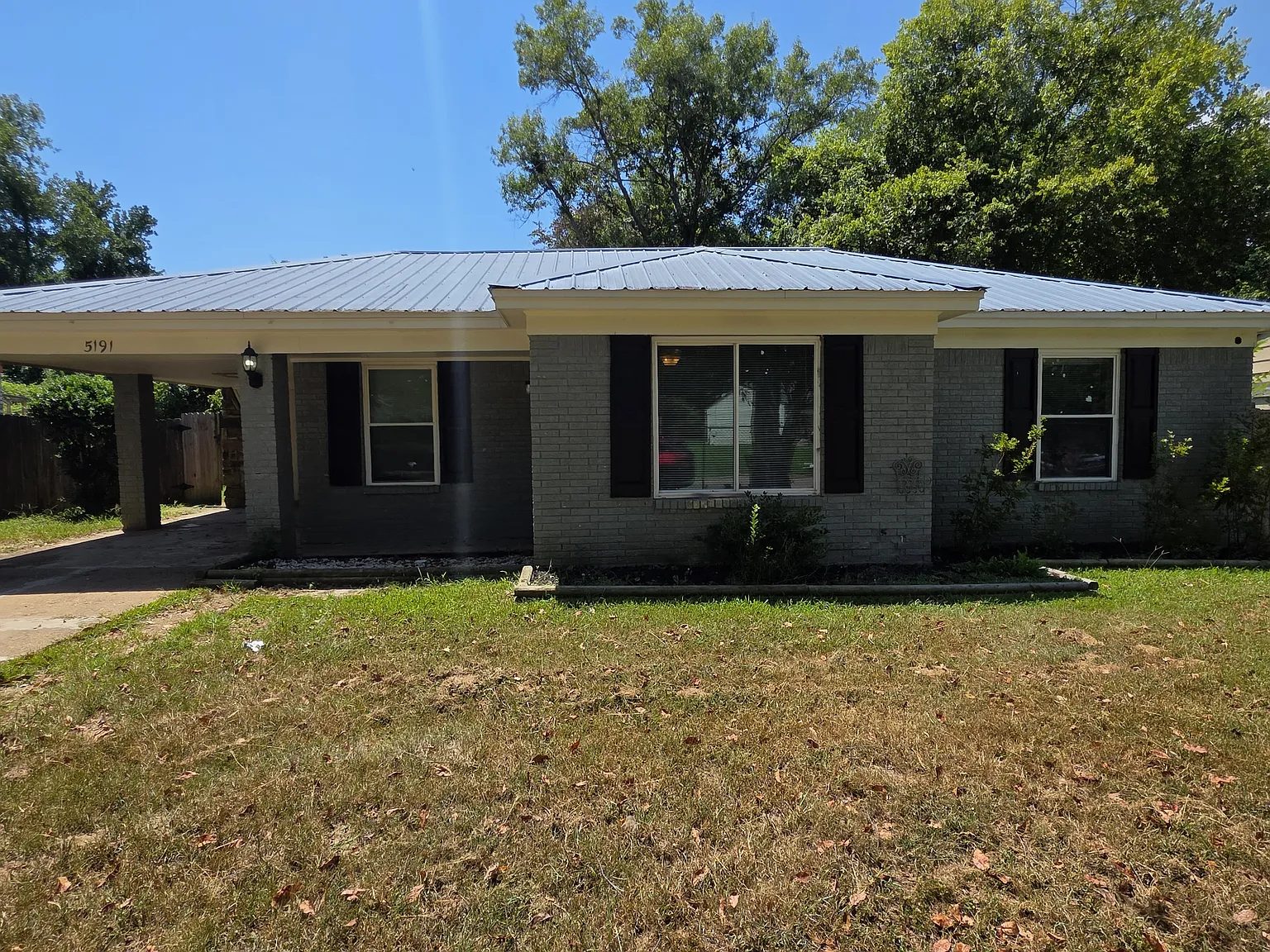 Beautiful 3-Bedroom 1-Bathroom Home — Photo 1