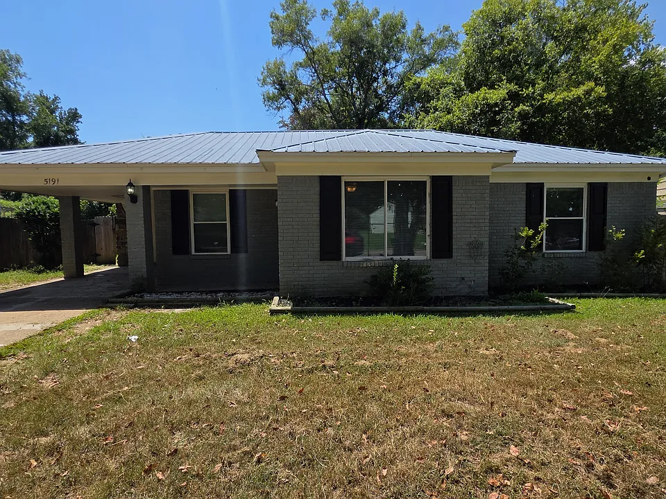 5191 Broken Oak Dr