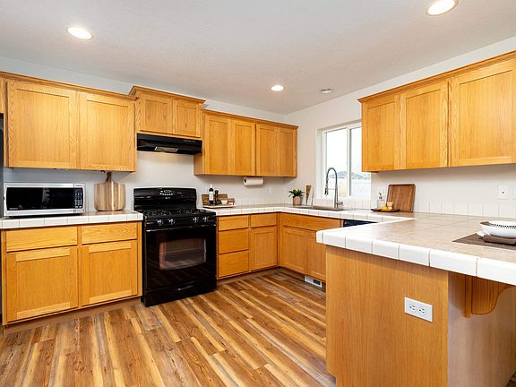 5th image of 8003 Snoqualmie Dr