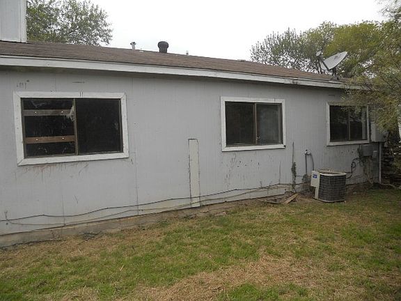 3rd image of 4002 Colonial Sun Dr