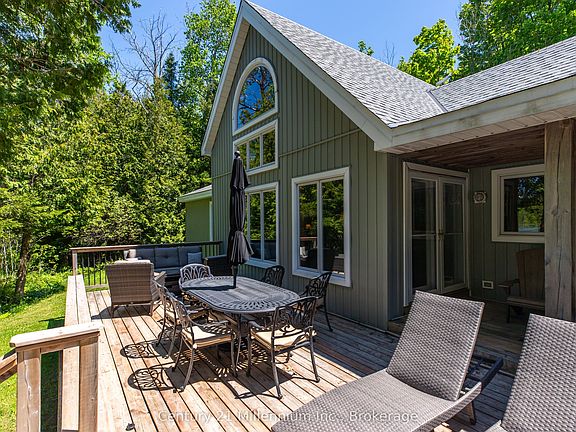 3rd image of 20 Cottage Cove Rd