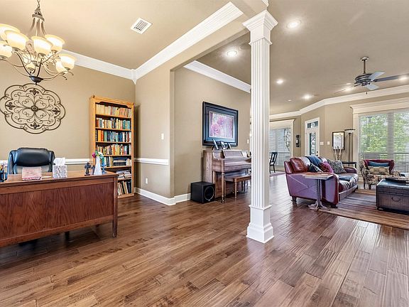 2nd image of 2724 Whitewood Dr