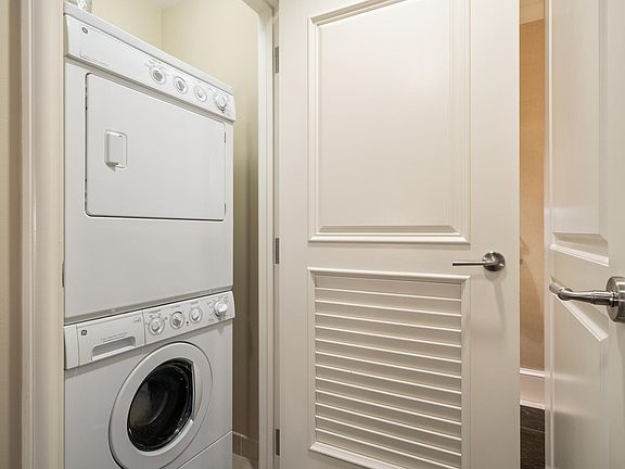 4th image of 690 Market St Ste 1502