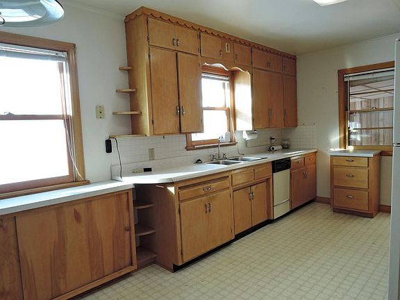 3rd image of 549 South St