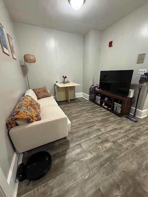 1st image of 877 Beacon St #33