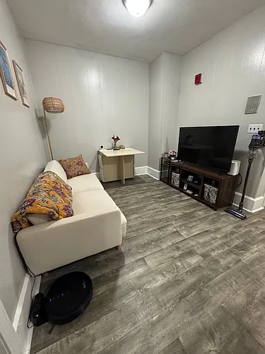 877 Beacon St #33 Photo 1