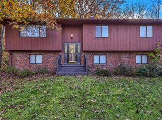 9 Errins Trl, Chester, NY 10918