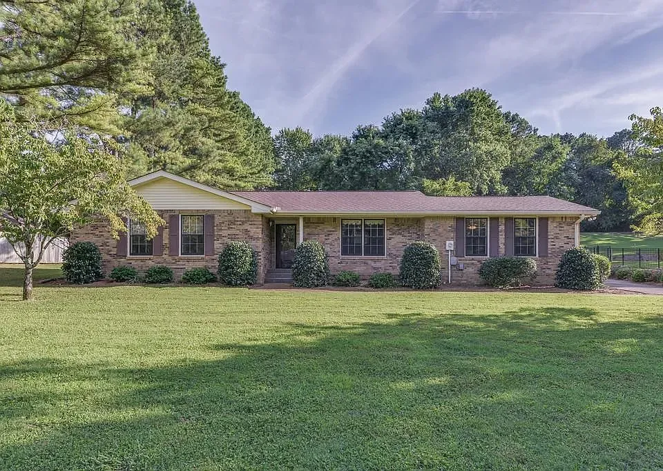 612 Oakwood Ter
