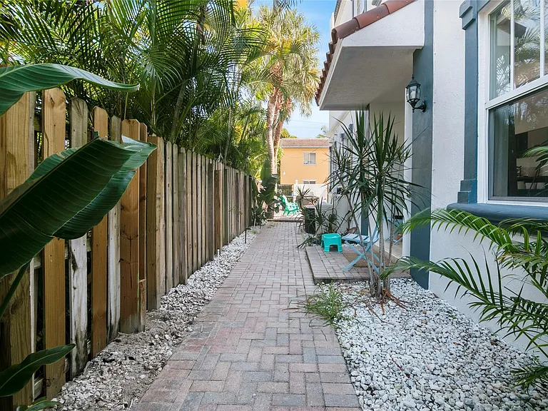 732 NE 15th Ave — Photo 6