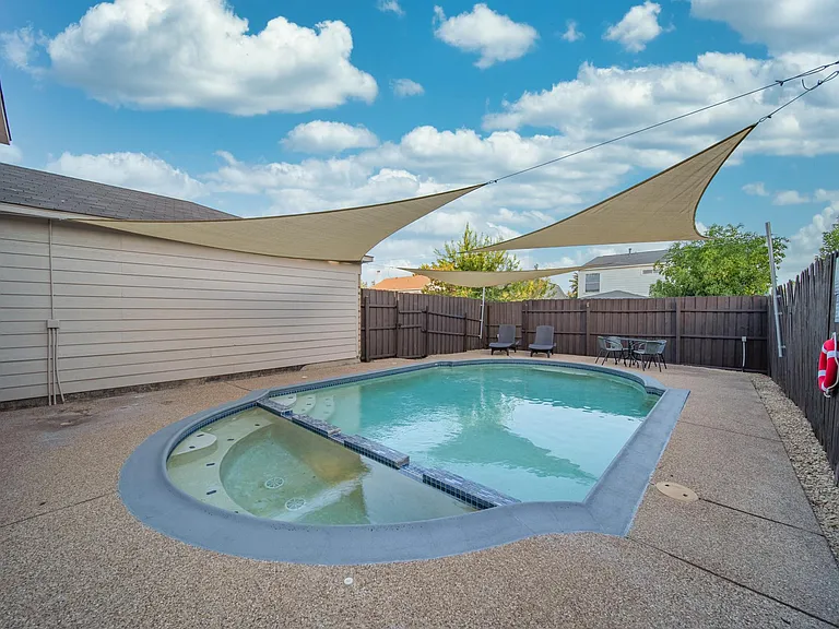 843 Sonora Ln — Photo 2
