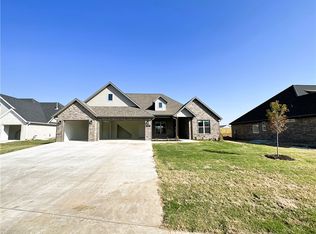 918 Pergola Ave, Tontitown, AR 72762