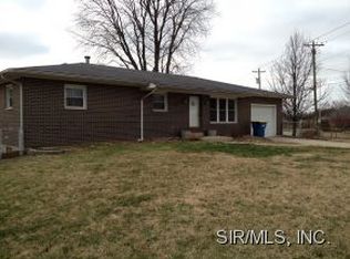 26 Rosewood Dr, Maryville, IL