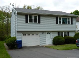 961 Pearl Lake Rd, Waterbury, CT 06706