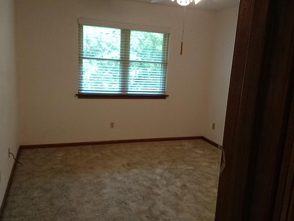 3rd image of 174 Parkbrook Cir