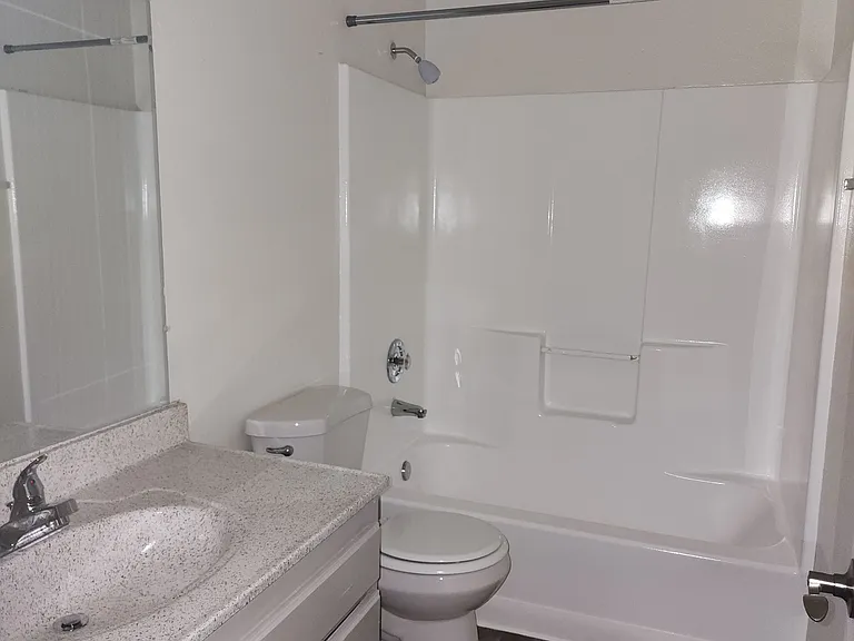 Upstairs Hallway Full Bathroom