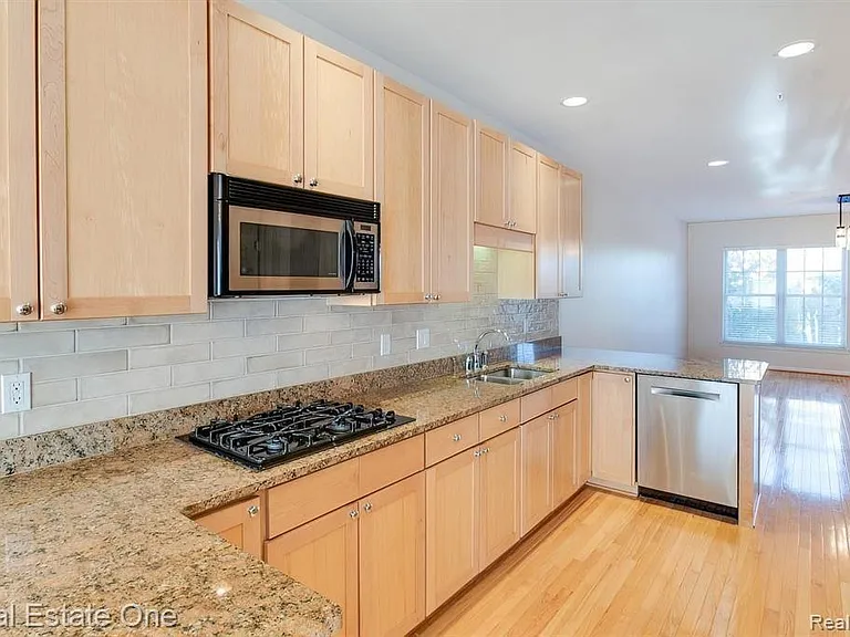 536 Graten St — Photo 4